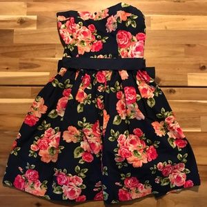 Dark blue strapless short party dress